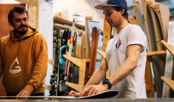 100 % belgisch und wallonisch, erstes Snowboard, das in Skier umgewandelt werden kann!